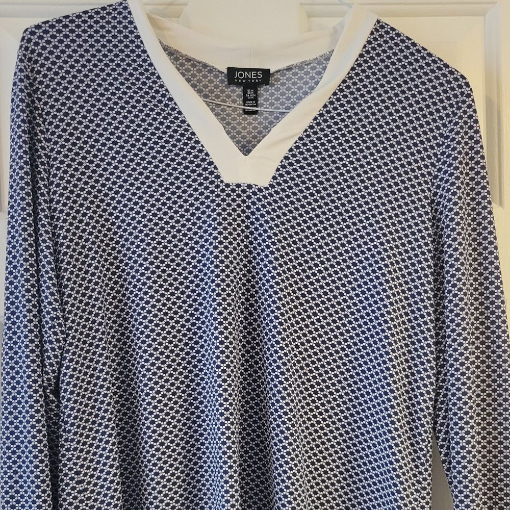 Jones of New York v-neck blouse